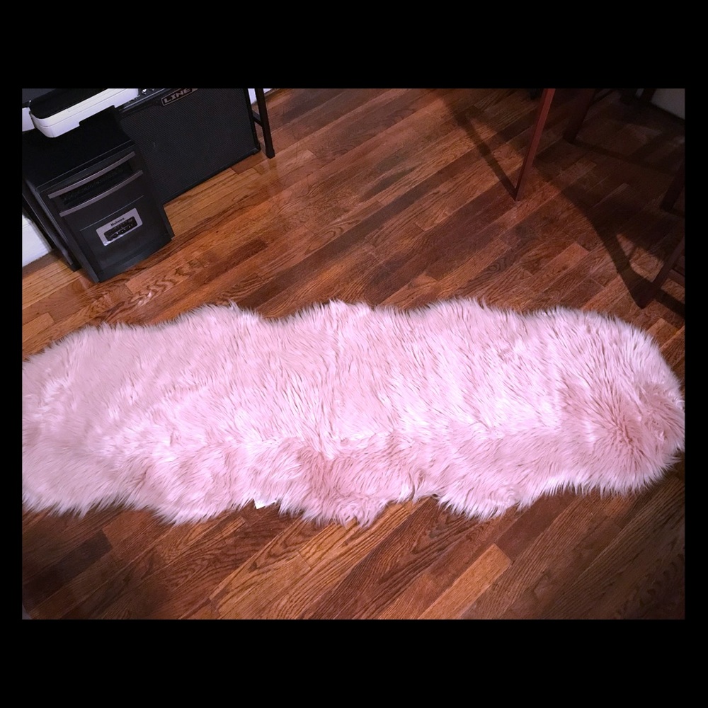 Silhouette Home 💯% acrylic fuzzy rug